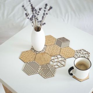 Sady dřevěných podtácků, dekorace na zeď i hodiny Bewooden najdete na Leron.cz nebo v obchodě LERON. #domov #bydleni...